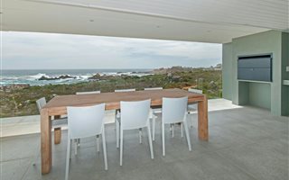 4 Bedroom House in Rooi Els