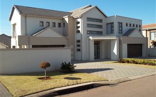 5 Bedroom House in Midlands Estate