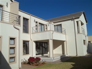 5 Bed House in Midlands Estate
