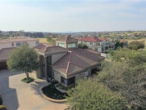 5 Bed House in Blue Valley Golf Estate
