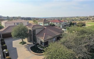 5 Bedroom House in Blue Valley Golf Estate