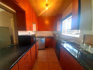 1.5 Bed Flat in Germiston South