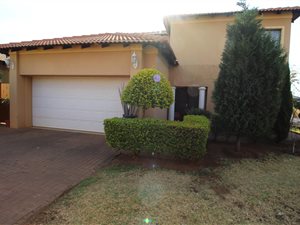 6 Bed House in The Meadows