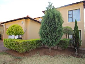 5 Bed House in The Meadows