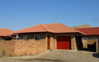 2 Bedroom Simplex in Bronkhorstspruit