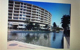 1 Bedroom House in Point Waterfront