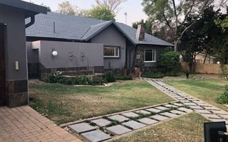 4 Bedroom House in Maroelana