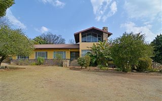 4 Bedroom House in Libradene