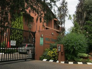 2 Bed Townhouse in Highway Gardens