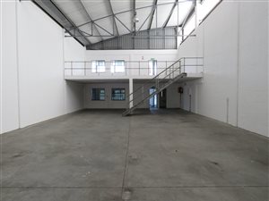 325 m² Industrial space in Airport Industria