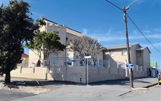 28 Bedroom House in Quigney