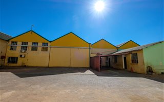 2200 m² Industrial space in Kirkney