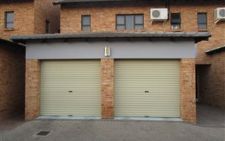3 Bedroom Townhouse in Rooihuiskraal North