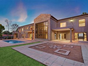 10 Bed House in Bryanston