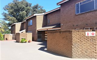 2 Bedroom Townhouse in Vereeniging Central