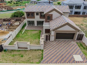 3 Bed House in Blue Valley Golf Estate