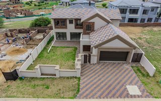 3 Bedroom House in Blue Valley Golf Estate