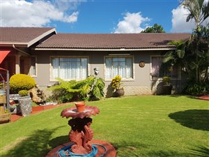 3 Bed House in Geelhoutpark
