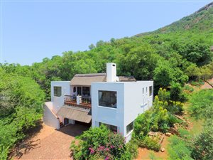 4 Bed Duplex in Kosmos