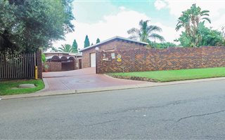 3 Bedroom House in Rooihuiskraal