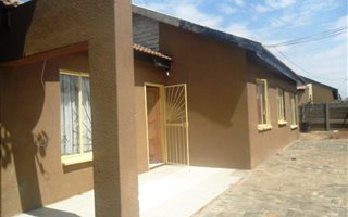 3 Bedroom House in Katlehong