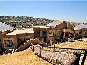 3 Bed Apartment in Glenvista