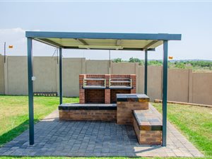 2 Bed Apartment in Pretorius Park