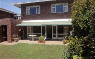3 Bedroom Townhouse in Bergvliet