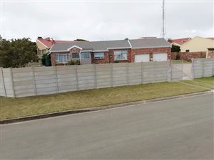 2 Bed House in Dana Bay