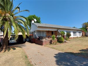 4 Bed House in Elspark