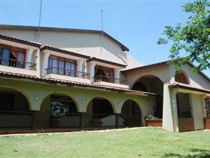 8.5 ha Farm in Hartzenbergfontein