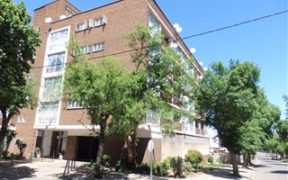 2 Bedroom Flat in Yeoville