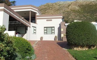 4 Bedroom House in Mountainside
