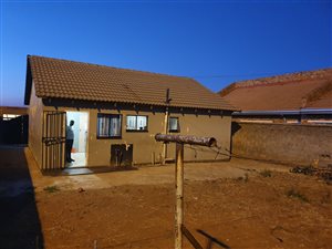 2 Bed House in Leboeng