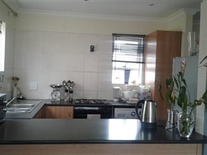2 Bed House in Somerset West Central