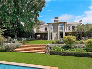 5 Bed House in Westcliff