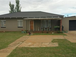 3 Bed House in Dan Pienaarville