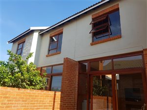 3 Bed Townhouse in Mooikloof Equestrian Estate