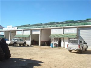 720 m² Industrial space in Underberg
