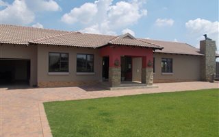 4 Bedroom Apartment in Wilkoppies