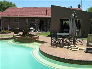 3 Bed House in Highway Gardens