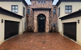 4 Bedroom House in Boardwalk Manor