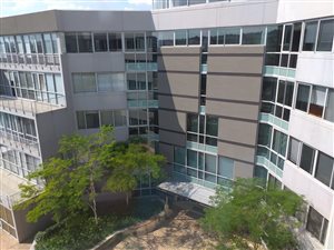 100 m² Commercial space in Die Hoewes