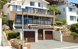 4 Bedroom House in Sunny Cove