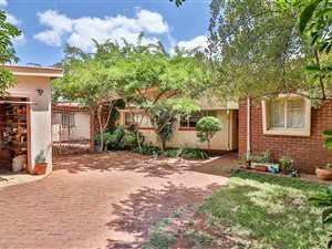 6 Bed House in Annlin