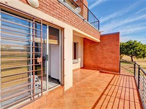 2 Bed Apartment in Willowbrook