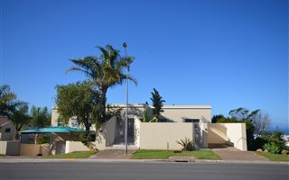 4 Bedroom House in Cutty Sark