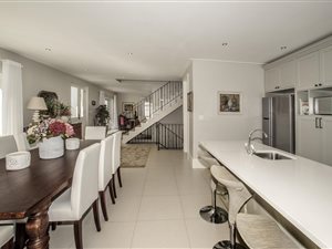 3 Bed Townhouse in Steenberg