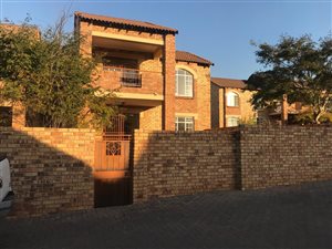 2 Bed Apartment in Mooikloof Ridge