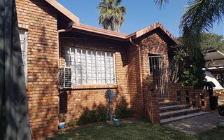 3 Bedroom House in Geelhoutpark